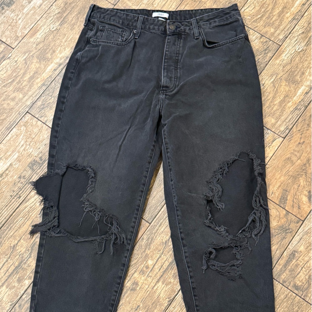 Forever 21 Black Distressed Ankle Jeans